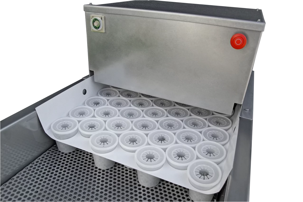 Porto filling machine with a tray of Porto packaging